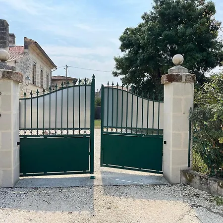 Bord-eau, Terrasse Et Jardin Appartamento