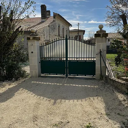 Appartamento Bord-eau, Terrasse Et Jardin Saint-André-de-Cubzac